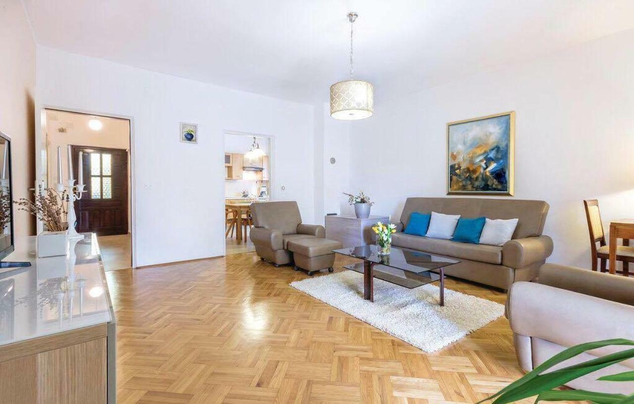 Apartman Eta Apartment